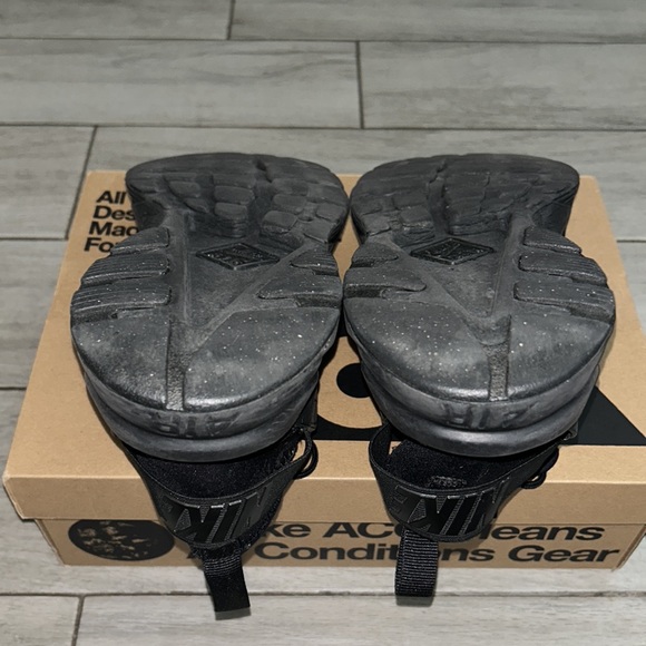 Nike Air Huarache , Men’s Size 10 . Black/Anthracite/Black
Style: 819685-200 - Picture 4 of 7
